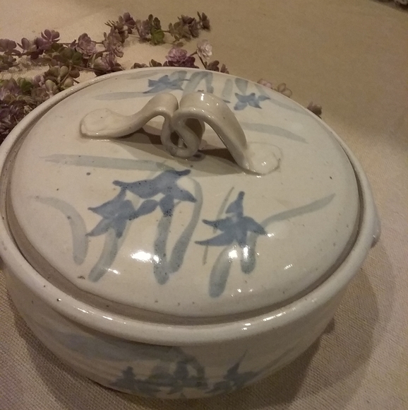 Pottery Lidded  Handled  Flowers Dish - Picture 3 of 7